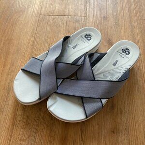 Cloudsteppers by Clarks Soft Cushion Slide On Sandals Women’s Size 9